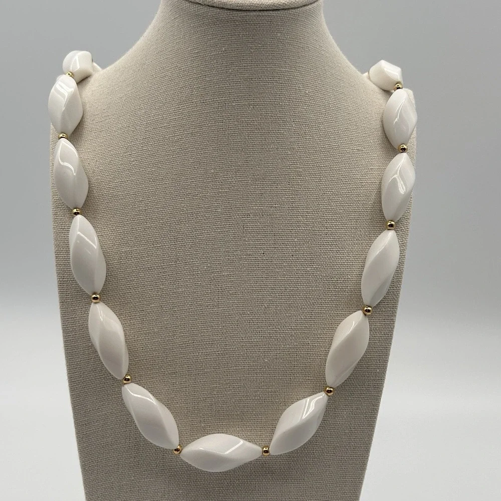 Vintage Trifari Necklace Gold tone White Lucite Single Strand Spacer Bead‎ 14